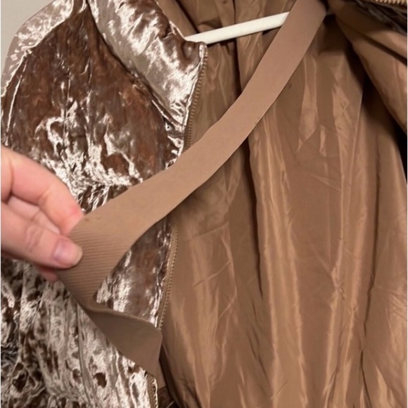 Fabletics Wander Crushed Velour Cropped Puffer Jacket Sz-XSmall - Picture 5 of 9